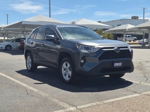 Used 2020 Toyota RAV4 XLE w/ Convenience Package AWD/4WD image 3