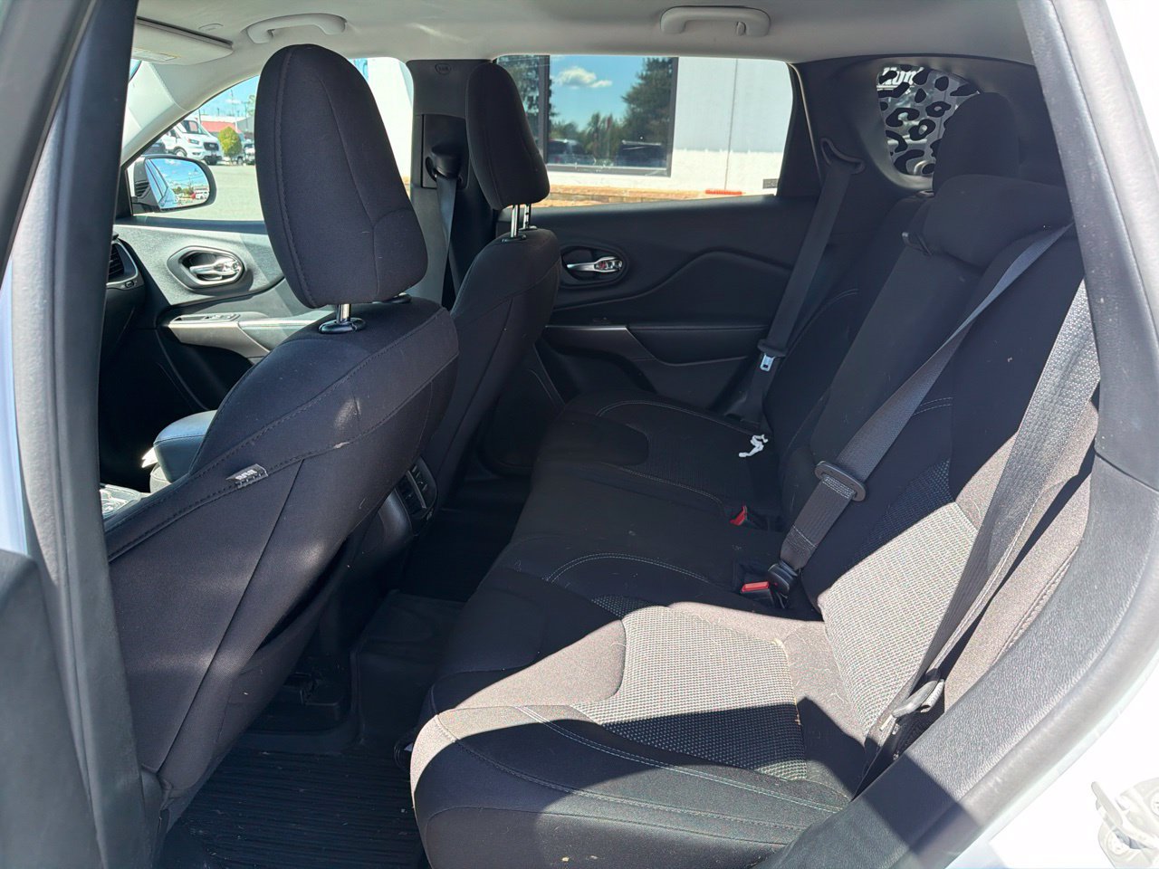 Used 2021 Jeep Cherokee Latitude FWD image 5