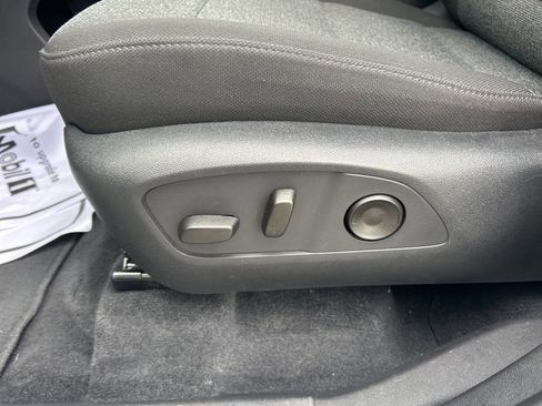 Used 2025 GMC Acadia Elevation image 17