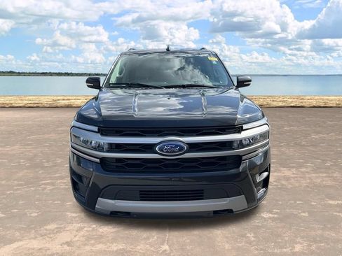 Used 2022 Ford Expedition XLT AWD/4WD image 2