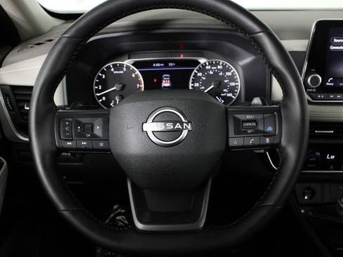 Certified 2025 Nissan Rogue SV image 10