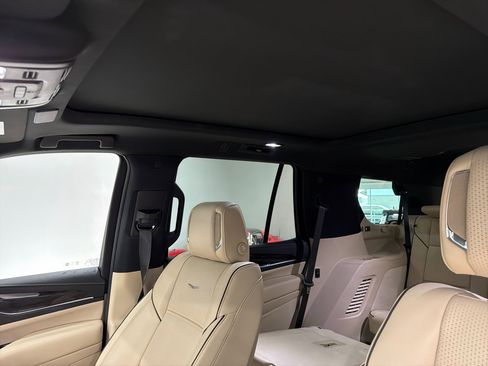 Used 2023 Cadillac Escalade Premium Luxury image 20
