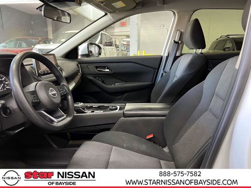 Used 2024 Nissan Rogue SV image 17