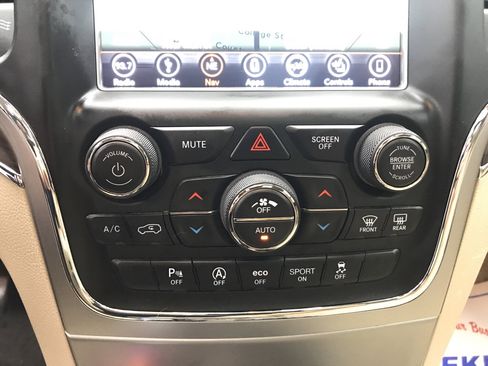 Used 2018 Jeep Grand Cherokee Overland AWD/4WD image 13