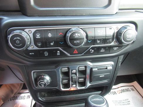 Used 2021 Jeep Gladiator Sport AWD/4WD image 24