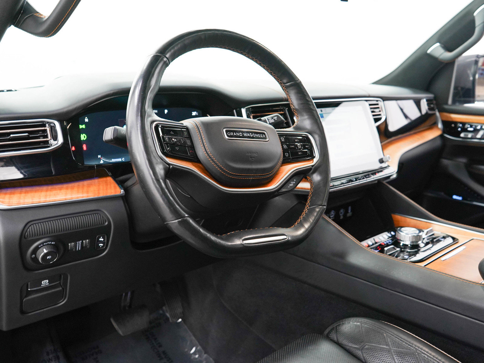 Used 2022 Jeep Grand Wagoneer Series III w/ Rear-Seat Entertainment Group AWD/4WD image 27