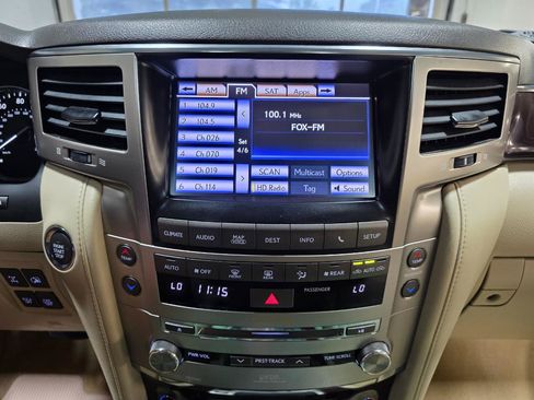 Used 2013 Lexus LX 570 4WD w/ Luxury Pkg w/Pre-crash image 39
