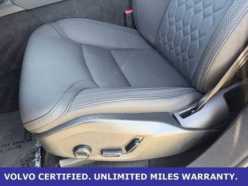 Certified 2025 Volvo XC90 B6 Plus image 29