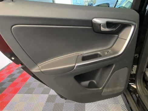 Used 2016 Volvo XC60 T6 R-Design w/ Proximity Package AWD/4WD image 17