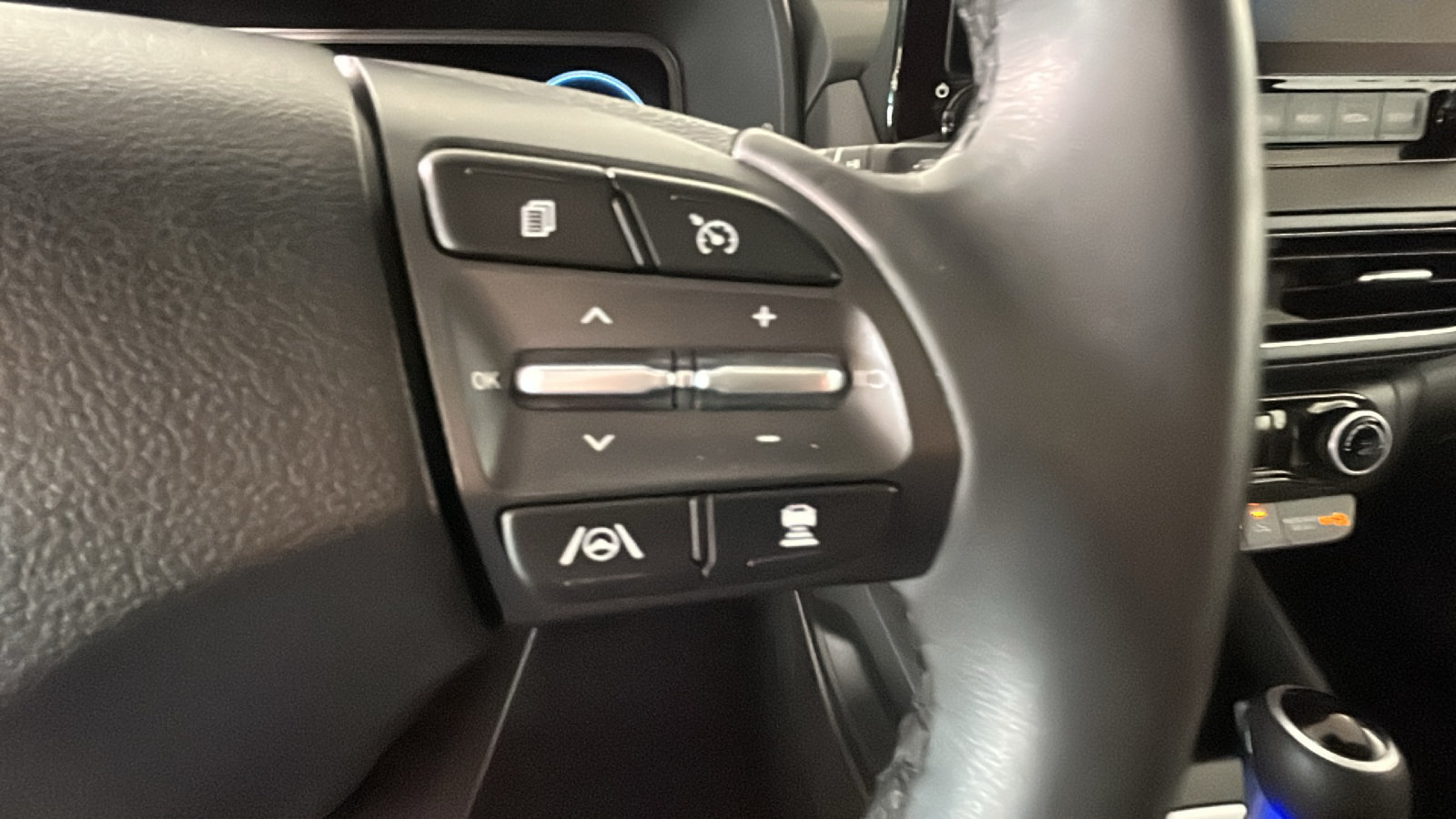 Certified 2022 Hyundai Kona Limited w/ Cargo Package AWD/4WD image 22