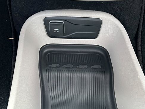 Used 2023 Chrysler Pacifica Touring-L image 28