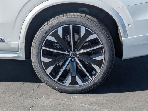 New 2026 Volvo XC90 B6 Plus w/ Protection Package image 6