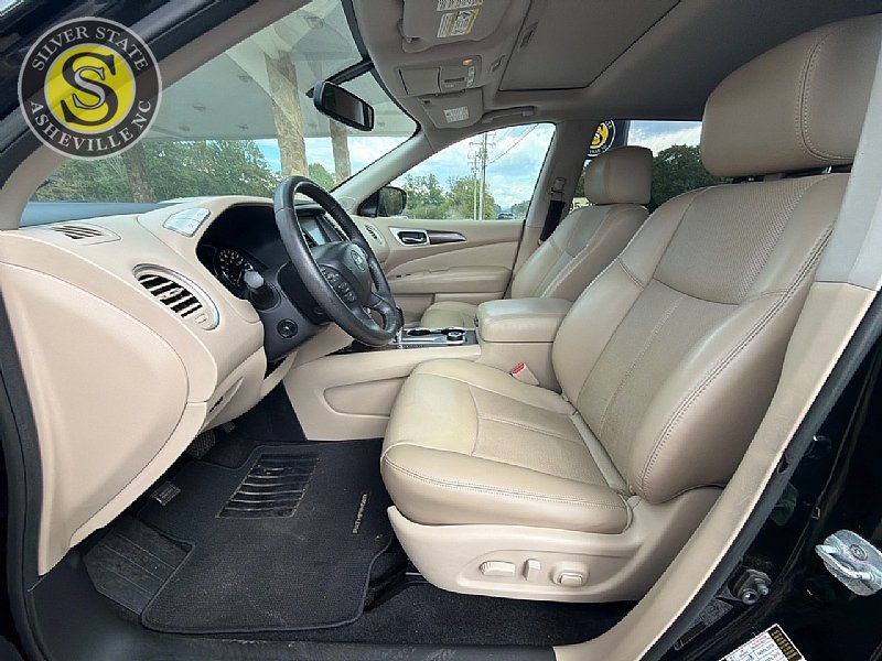 Used 2017 Nissan Pathfinder Platinum w/ Family Entertainment Package AWD/4WD image 11
