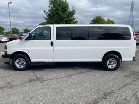Used 2020 Chevrolet Express 3500 LT w/ LT Preferred Equipment Group RWD image 2