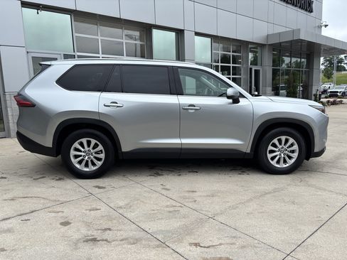 Used 2025 Toyota Grand Highlander FWD image 9