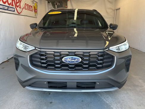 Used 2025 Ford Escape ST-Line AWD/4WD image 3