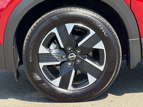 Certified 2025 Nissan Kicks SV AWD/4WD image 34