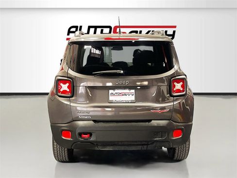 Used 2016 Jeep Renegade Trailhawk w/ Premium Trailhawk Package image 6