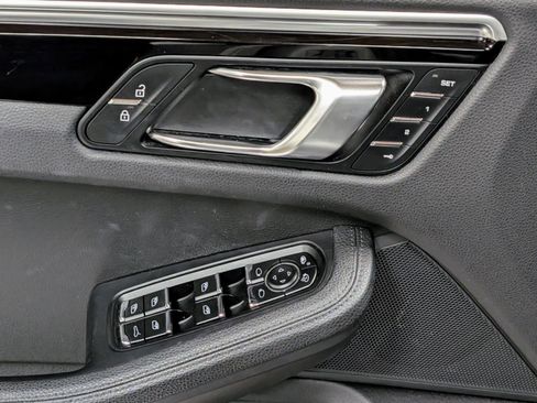 Used 2020 Porsche Macan image 13