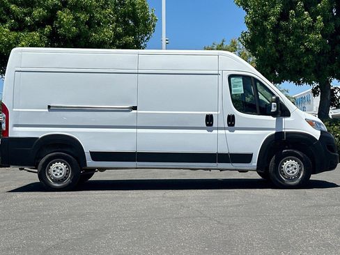 Used 2025 RAM ProMaster 2500 FWD image 3