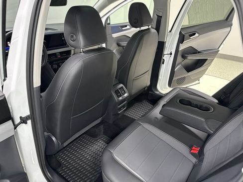 Used 2023 Volkswagen Taos SE w/ Panoramic Sunroof Package FWD image 25