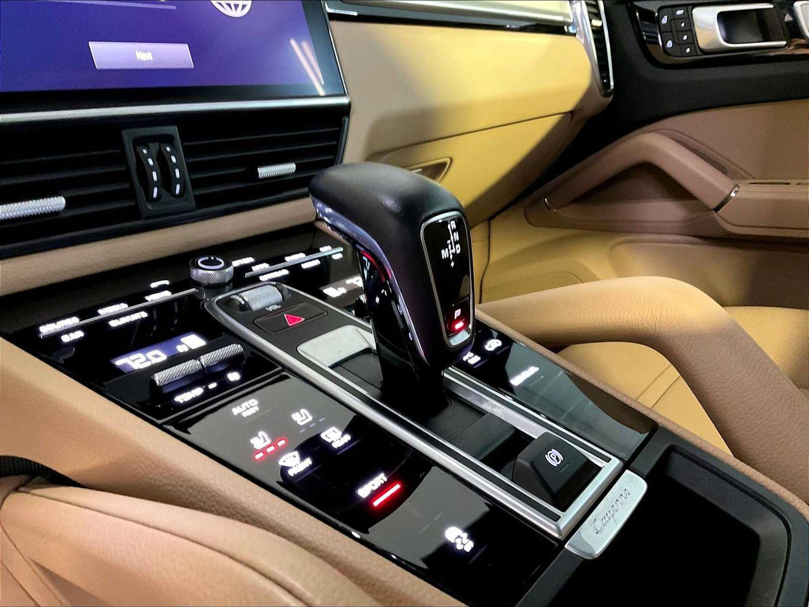 Certified 2022 Porsche Cayenne Platinum Edition AWD/4WD image 17