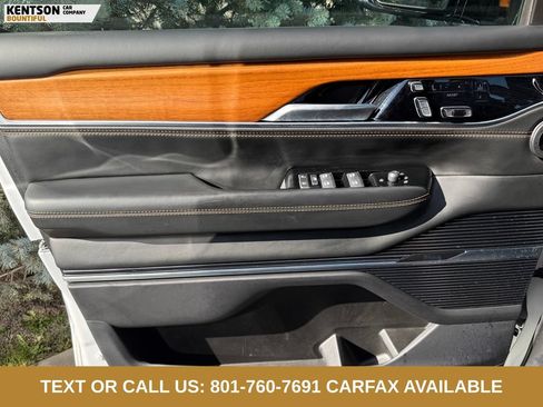 Used 2024 Jeep Grand Wagoneer L Series III AWD/4WD image 18