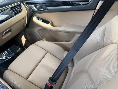 Certified 2021 Porsche Macan S AWD/4WD image 17