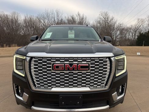 Used 2022 GMC Yukon XL Denali image 8