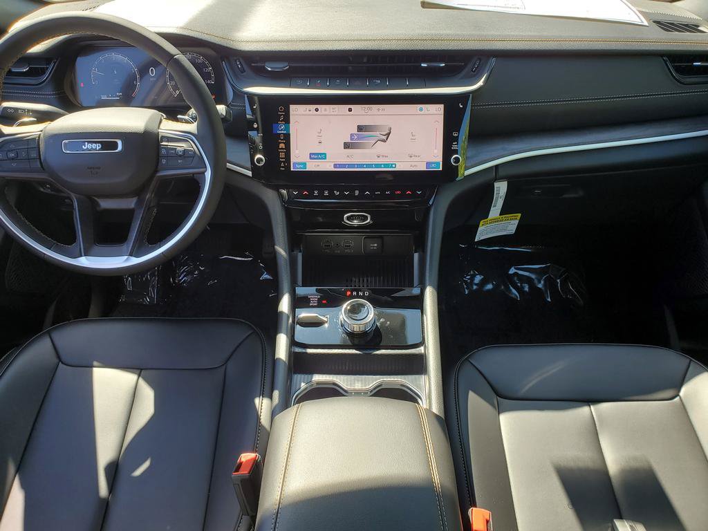 New 2026 Jeep Grand Cherokee Limited AWD/4WD image 9