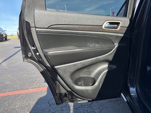 Used 2015 Jeep Grand Cherokee Altitude image 31