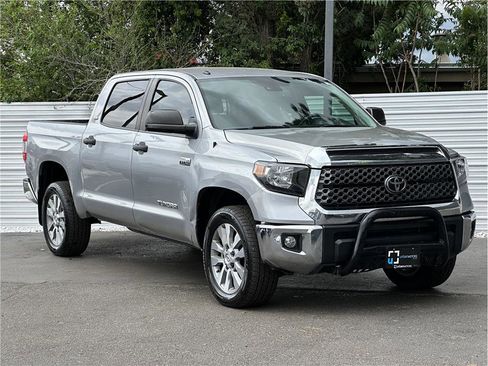 Used 2018 Toyota Tundra SR5 w/ SR5 Upgrade Package AWD/4WD image 8