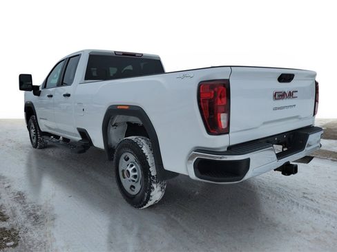 Used 2022 GMC Sierra 2500 Pro w/ Convenience Package image 3