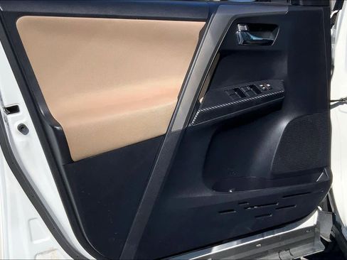 Used 2015 Toyota RAV4 XLE image 21