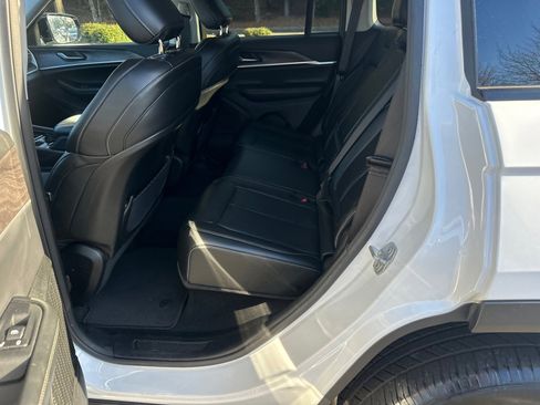 Used 2023 Jeep Grand Cherokee Limited image 24