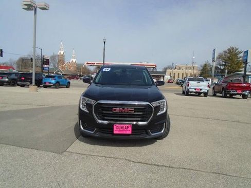Certified 2024 GMC Terrain SLE image 2
