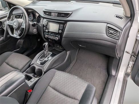 Used 2019 Nissan Rogue SV image 31
