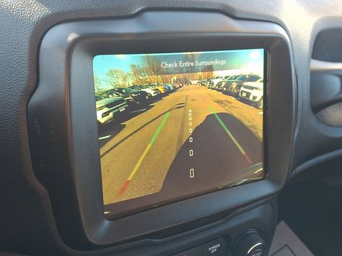 Used 2022 Jeep Renegade Latitude w/ Convenience Group image 27