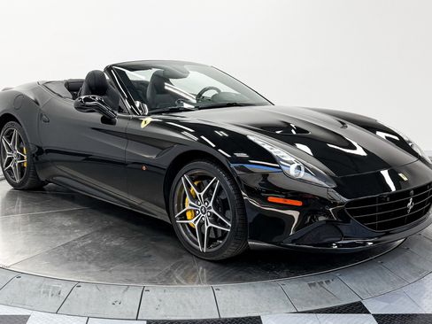 Used 2016 Ferrari California T RWD image 29