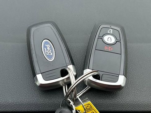 Used 2020 Ford Escape SE image 32