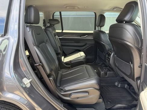 Used 2023 Jeep Grand Cherokee L Limited AWD/4WD image 11