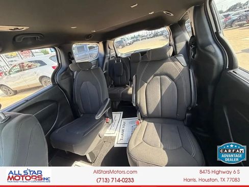 Used 2022 Chrysler Pacifica Touring FWD image 18