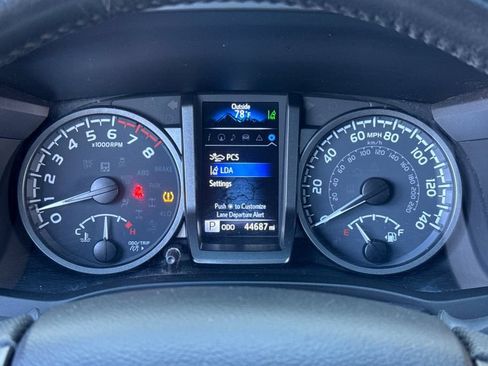Used 2022 Toyota Tacoma TRD Off-Road w/ TRD Premium Off Road Package AWD/4WD image 23