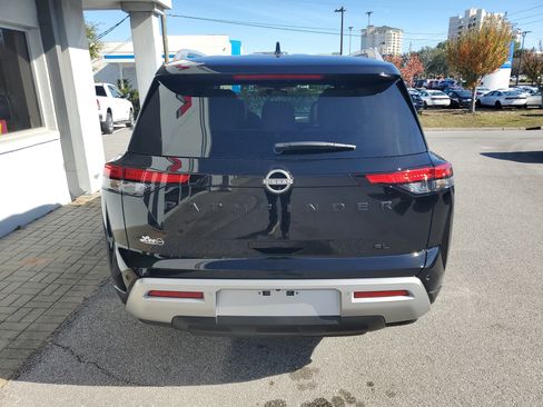 New 2025 Nissan Pathfinder SL w/ Black Appearance Package image 4