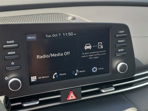 New 2025 Hyundai Elantra SE image 28