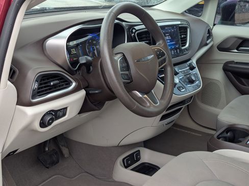 Used 2017 Chrysler Pacifica Touring Plus w/ Security Group image 13