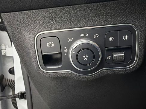 Used 2020 Mercedes-Benz GLB 250 w/ Premium Package image 35