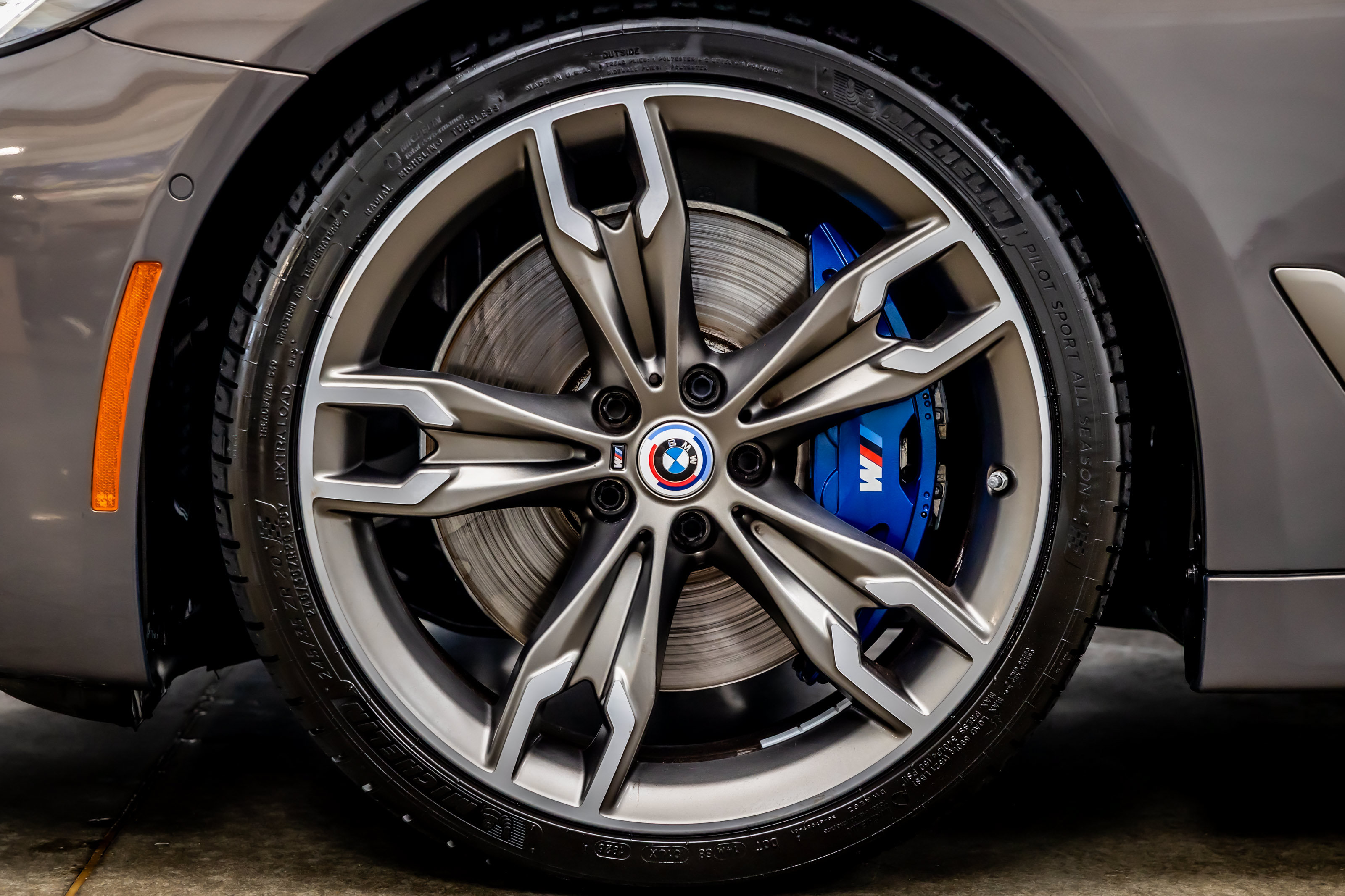 Used 2023 BMW M550i xDrive w/ Dynamic Handling Package AWD/4WD image 35