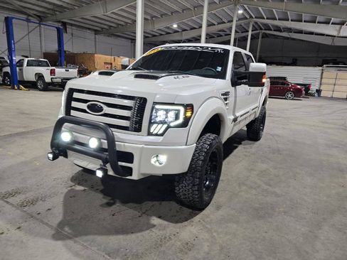 Used 2014 Ford F150 Lariat w/ Equipment Group 502A Luxury AWD/4WD image 3