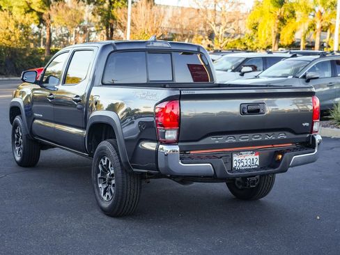 Used 2016 Toyota Tacoma TRD Off-Road w/ Towing Package image 7